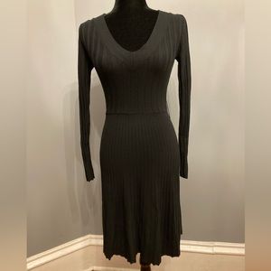 Gently Worn GUESS V-Neck Long-Sleeved Dress, size XS
